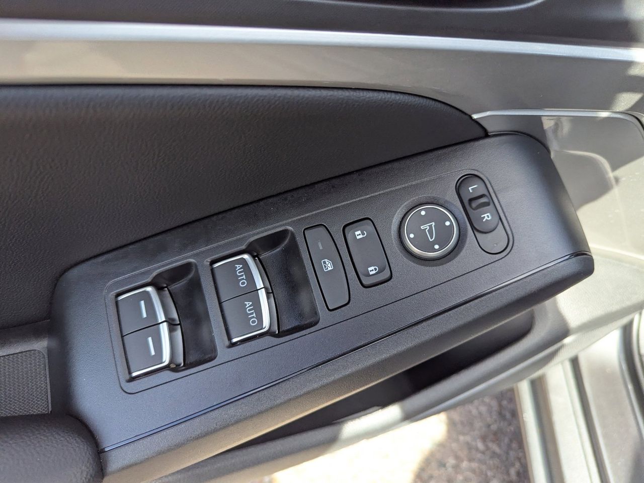 Certified Used 2025 Liquid Carbon Metallic Acura Premium image 28