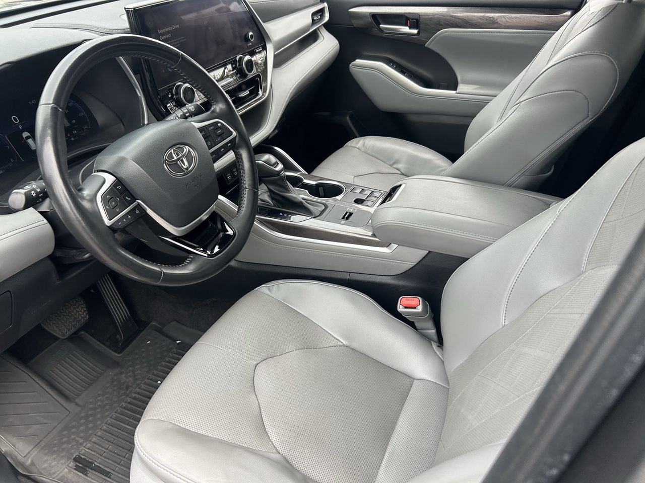 Used 2023 Magnetic Gray Metallic Toyota Platinum image 32