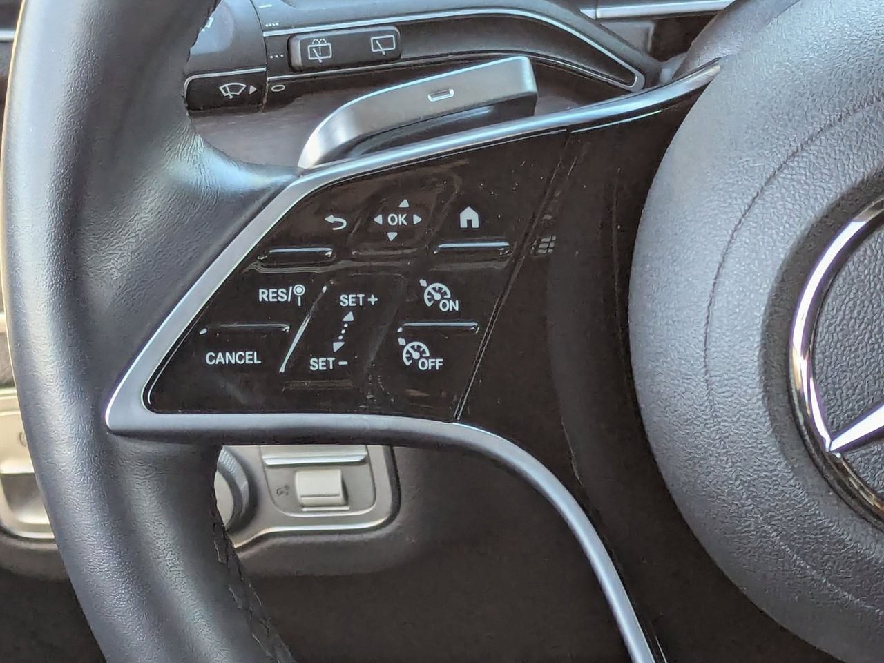 Used 2025 Selenite Gray Metallic Mercedes-Benz GLE 350 4matic® image 24