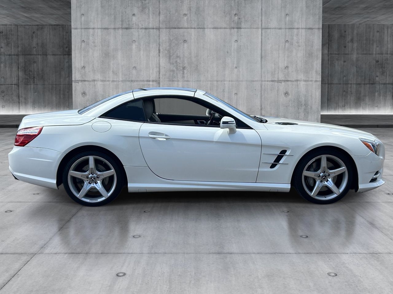 Used 2014 Diamond White Metallic Mercedes-Benz SL 550 image 7