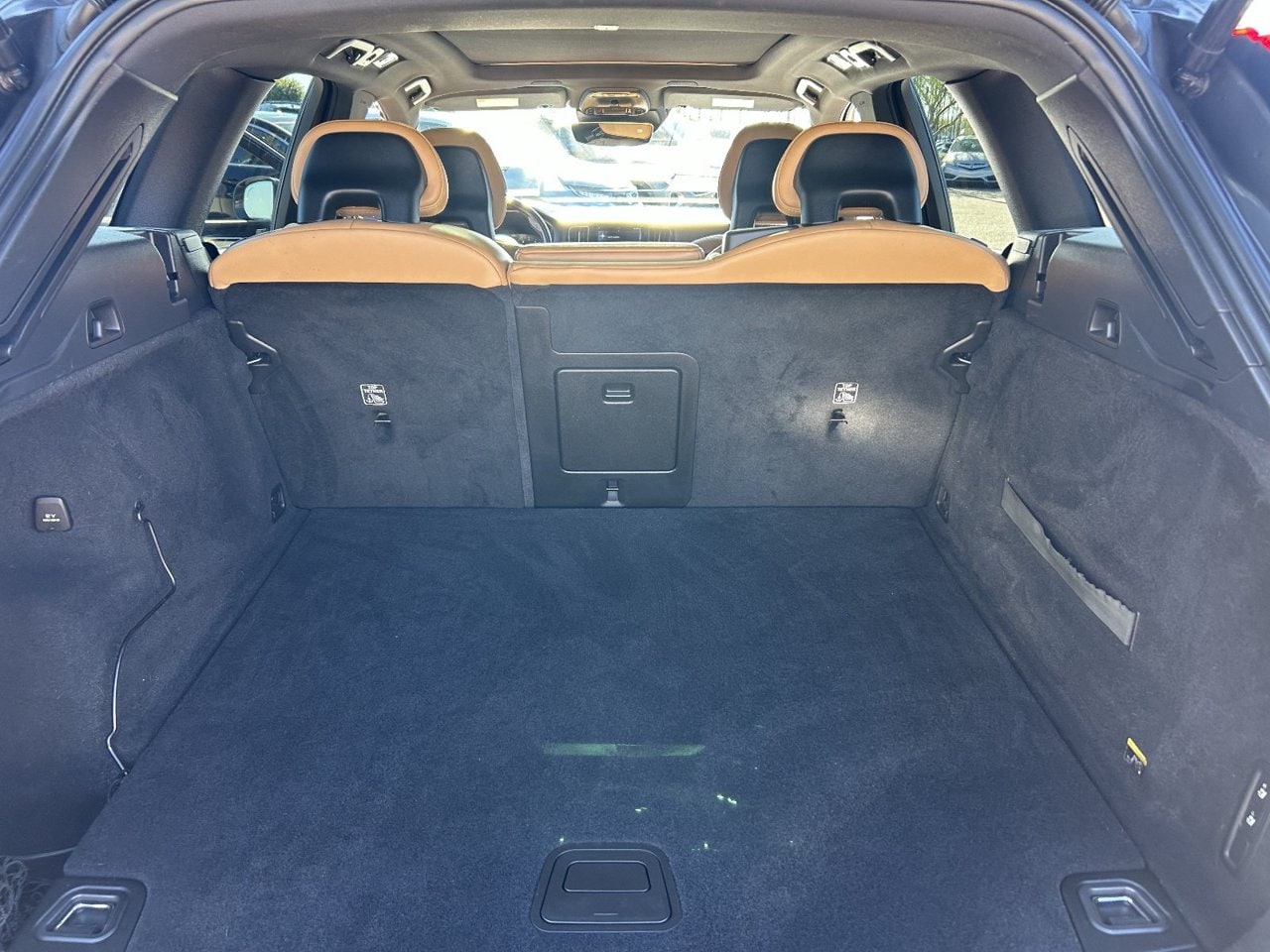 Used 2018 Pine Gray Metallic Volvo T6 Inscription image 10