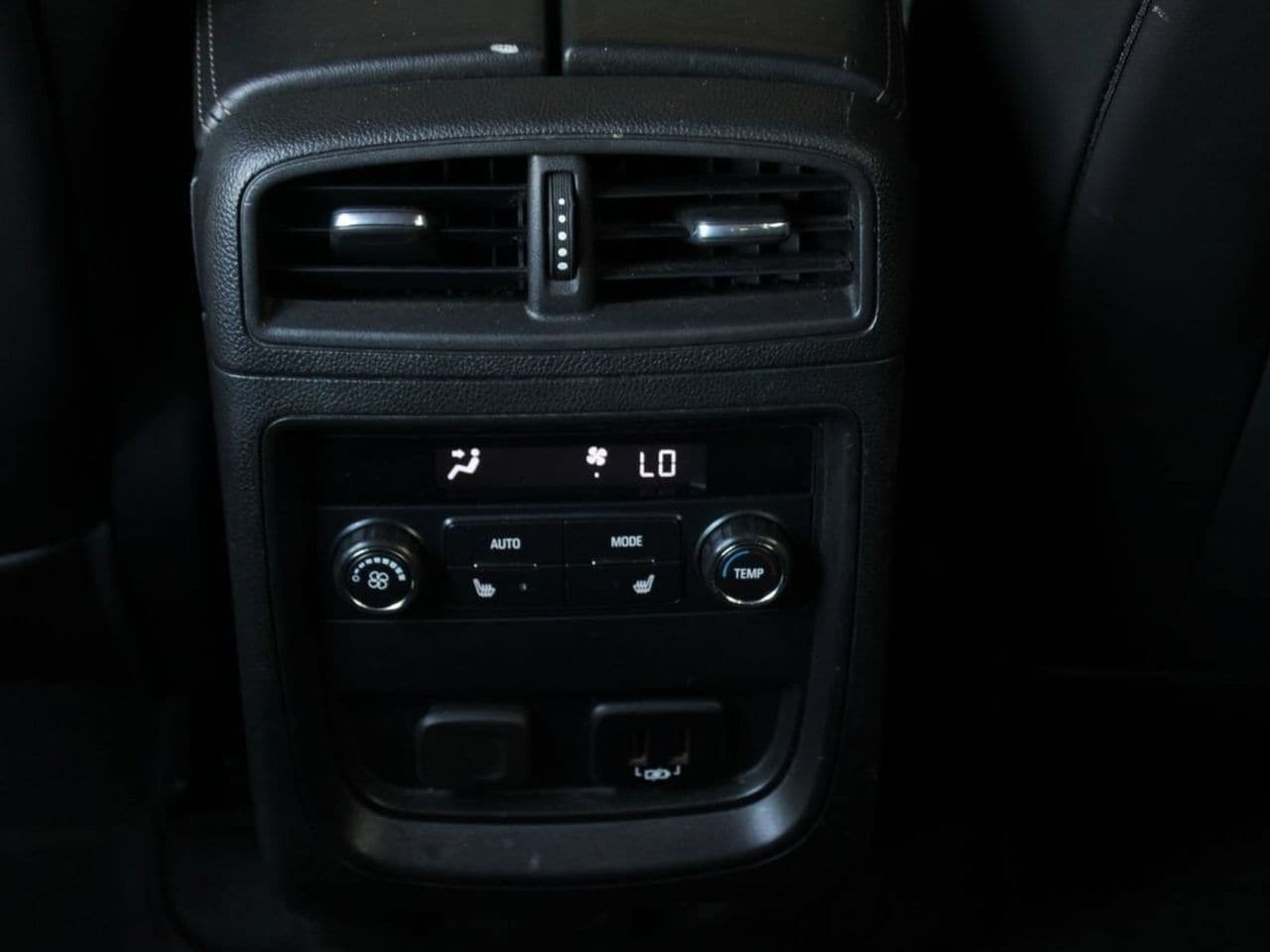 Used 2018 Ebony Twilight Metallic Buick Premium I image 20