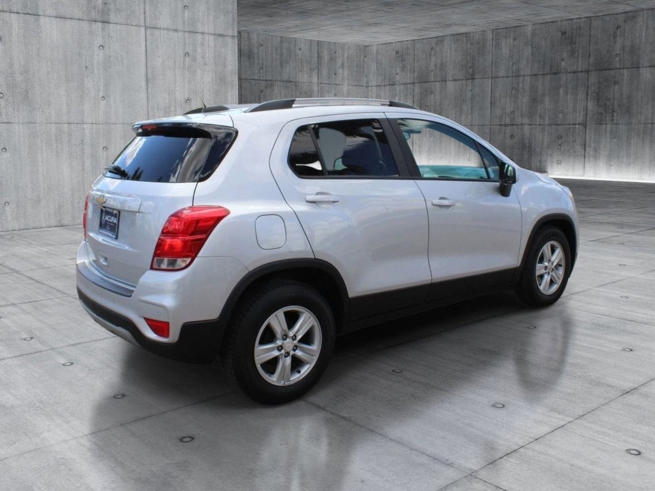 Used 2021 Silver Ice Metallic Chevrolet LT image 5