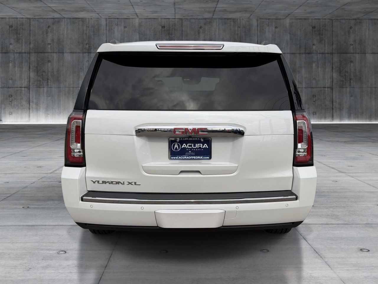 Used 2019 White Frost Tricoat GMC Denali image 4