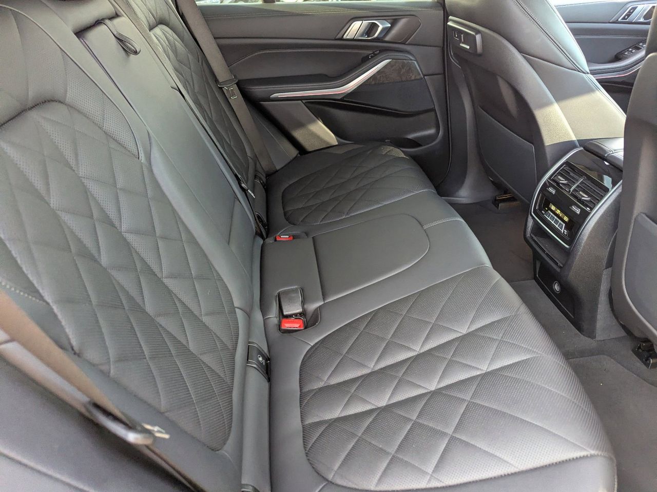 Used 2023 Black Sapphire Metallic BMW sDrive40i image 15