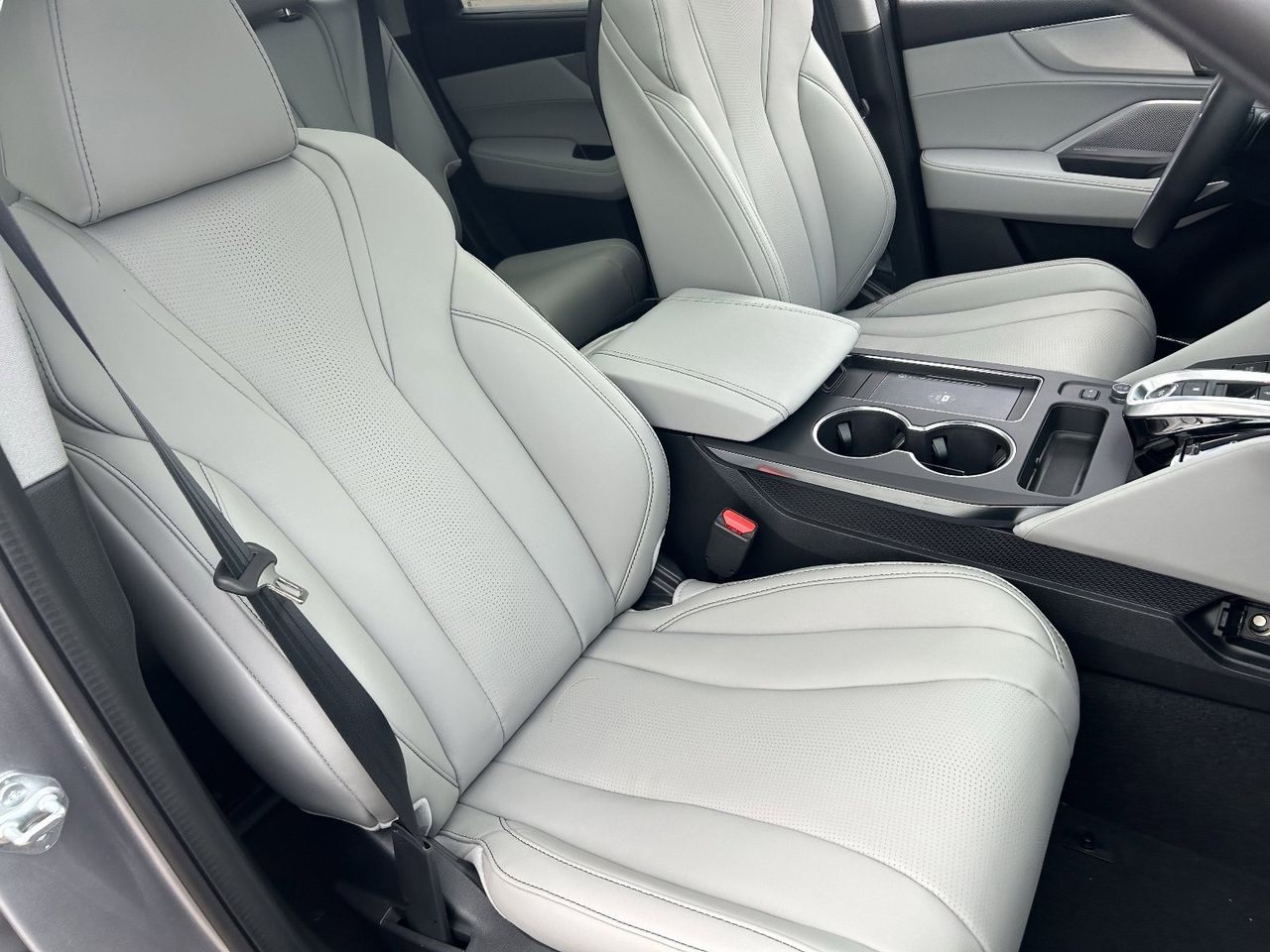 New 2026 Solar Silver Metallic Acura SH-AWD Technology Package image 11