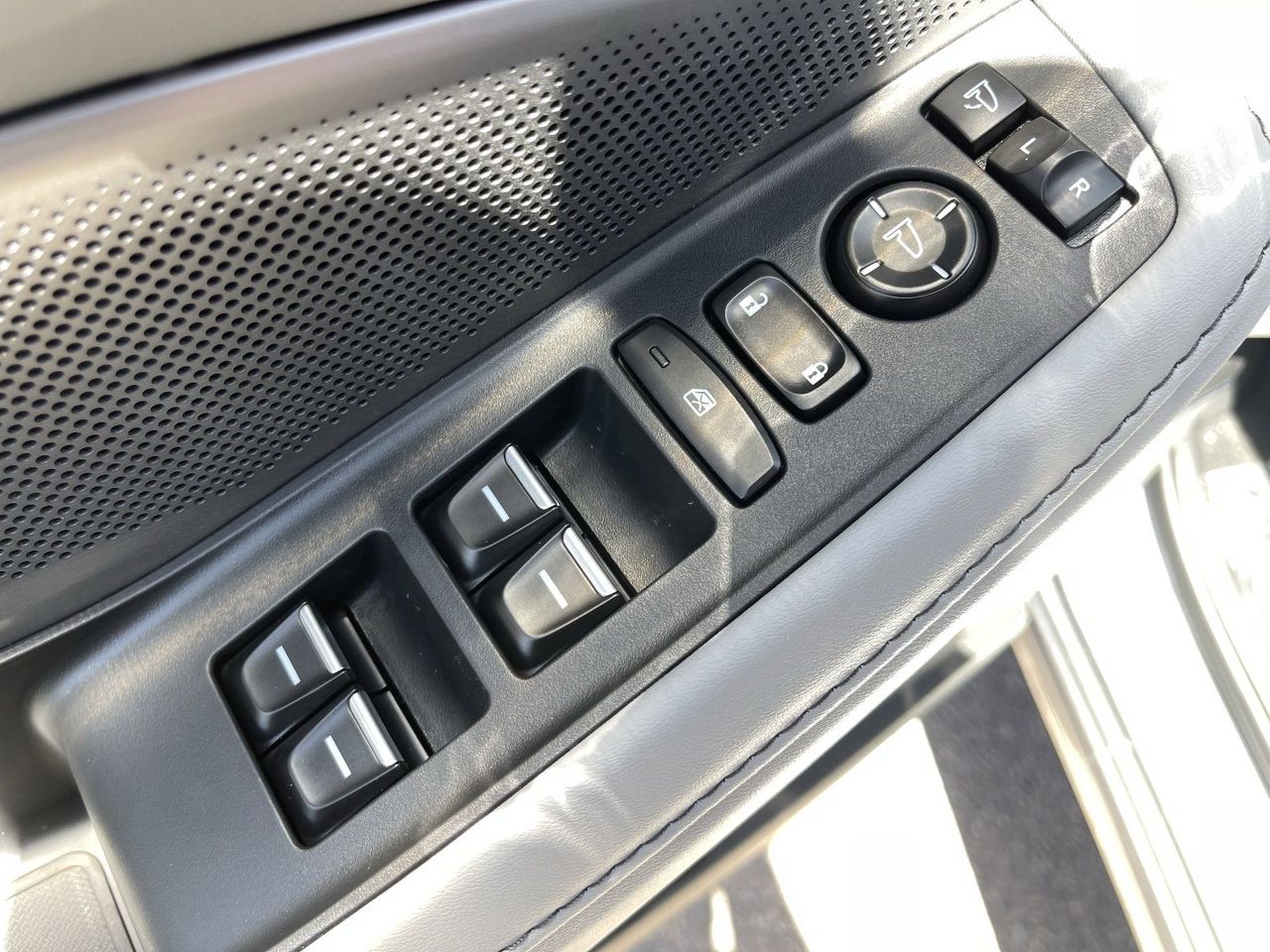 New 2026 Solar Silver Metallic Acura FWD Technology Package image 25