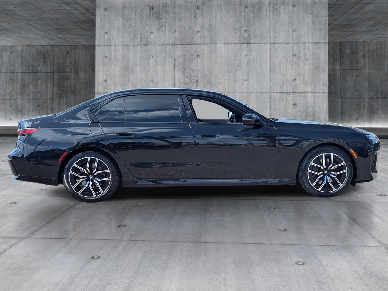 Used 2024 Black Sapphire Metallic BMW 740i image 6