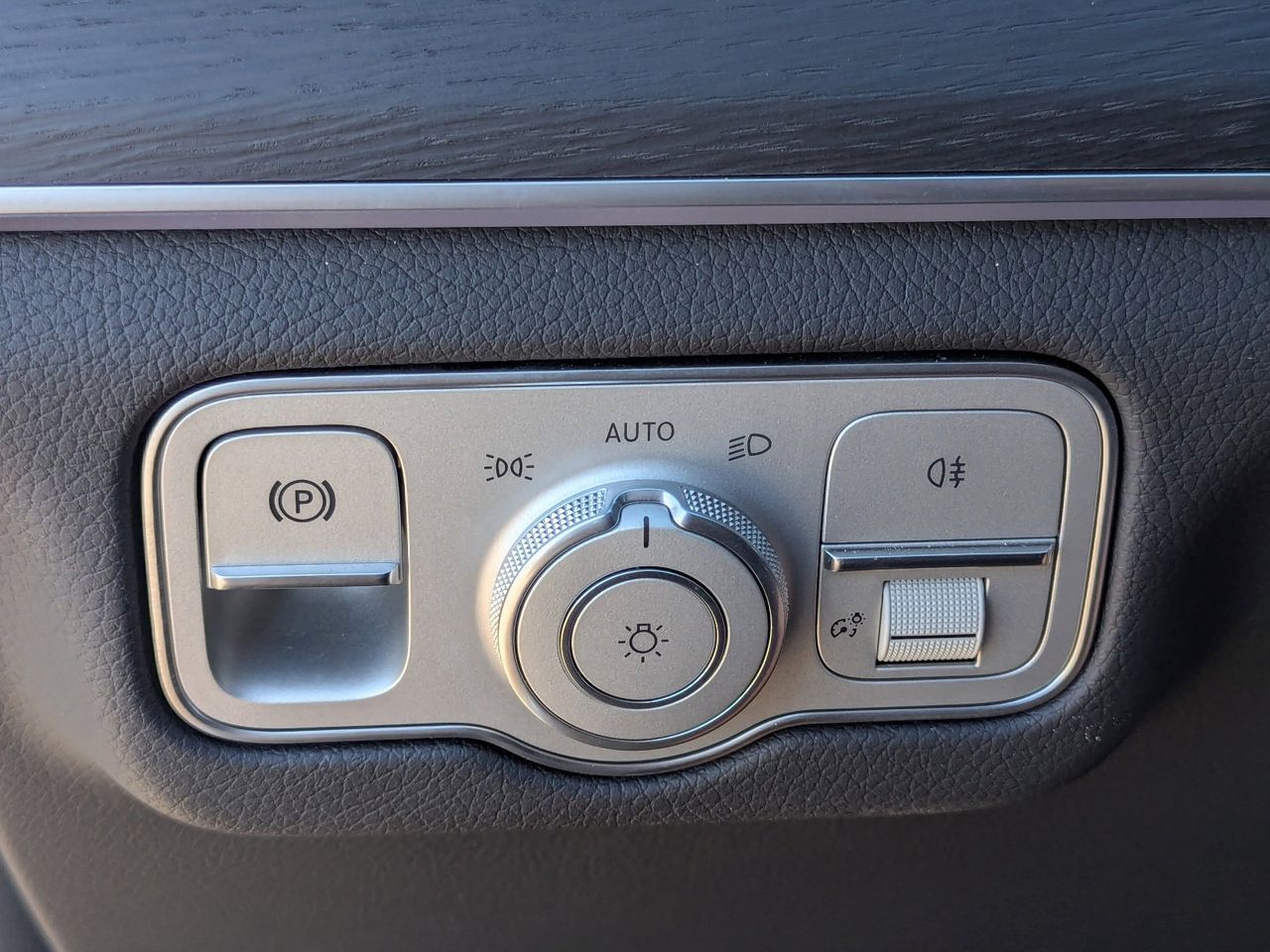 Used 2025 Selenite Gray Metallic Mercedes-Benz GLE 350 4matic® image 32