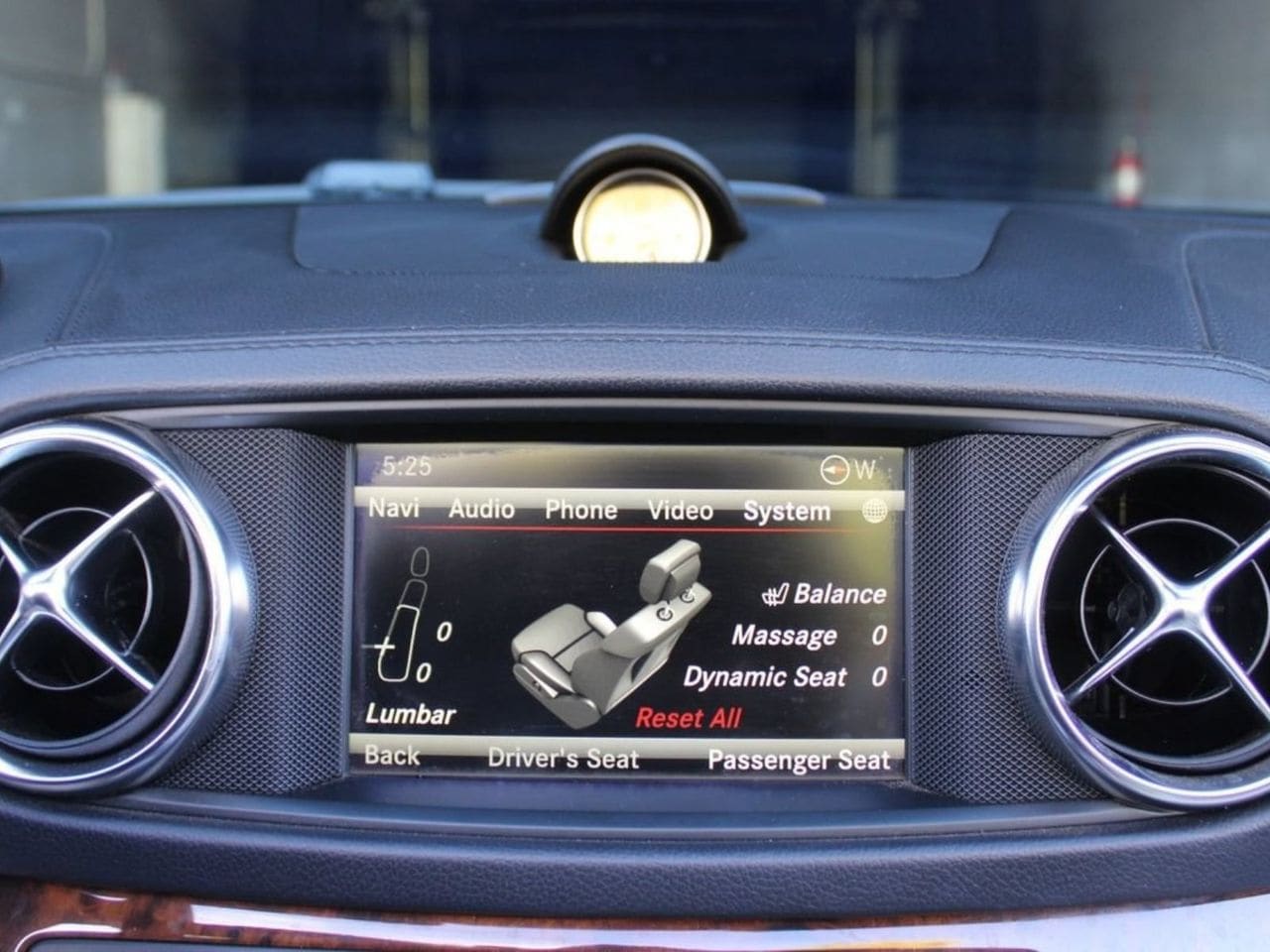 Used 2014 Diamond White Metallic Mercedes-Benz SL 550 image 37