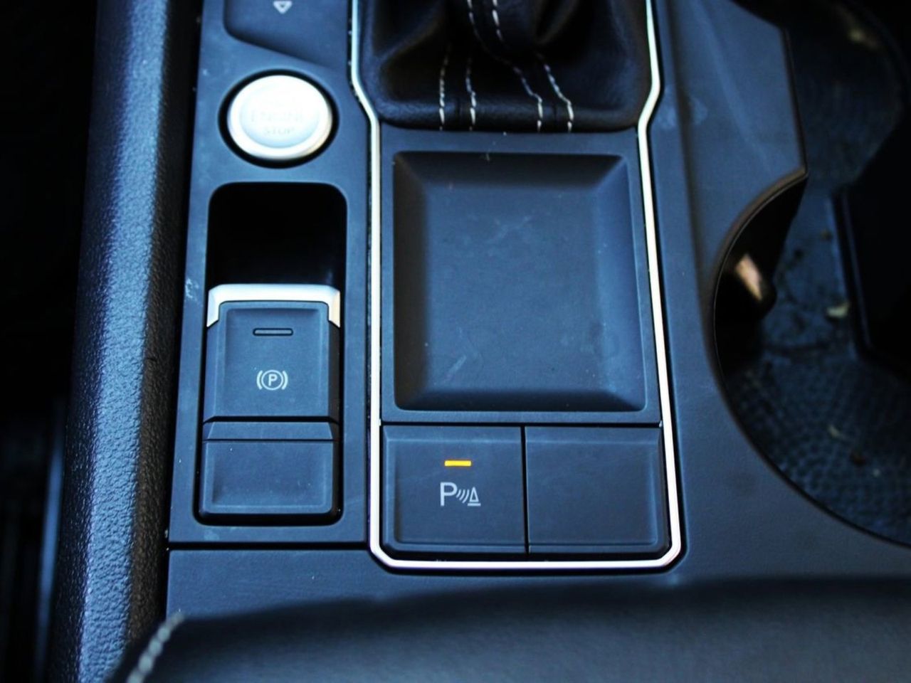 Used 2021 Deep Black Pearl Volkswagen 2.0T SE w/Technology image 21