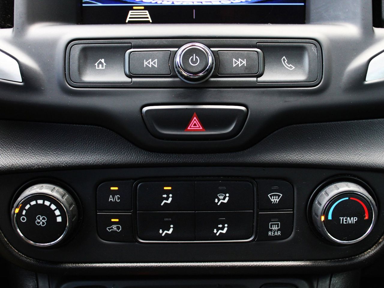 Used 2020 Summit White GMC SLE image 18