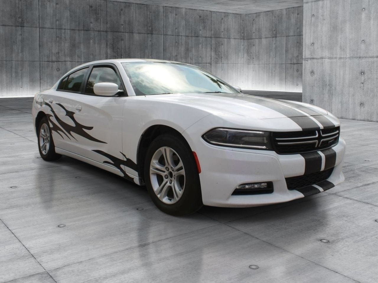 Used 2016 Bright White Clearcoat Dodge SE image 8