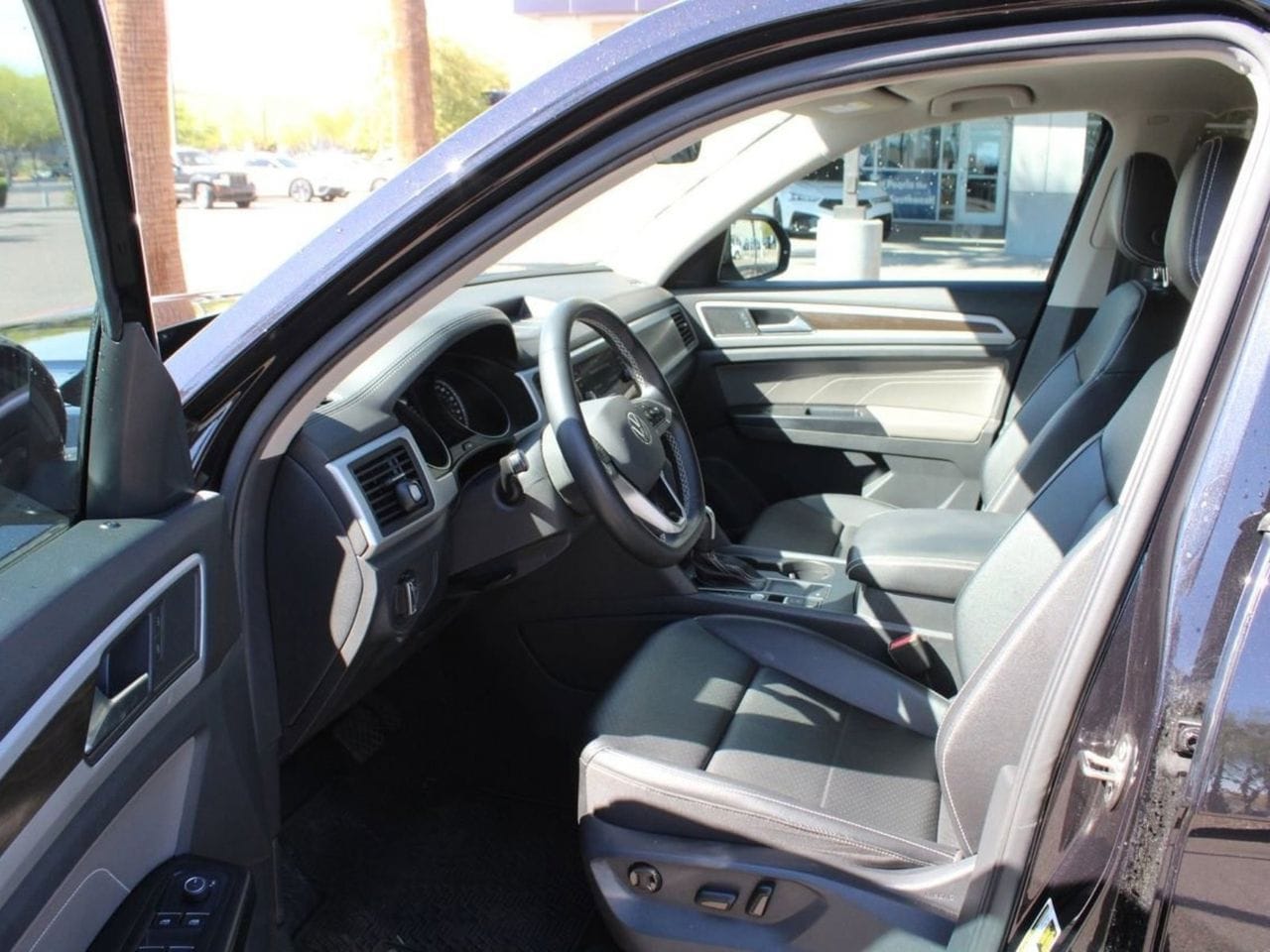 Used 2021 Deep Black Pearl Volkswagen 2.0T SE w/Technology image 9