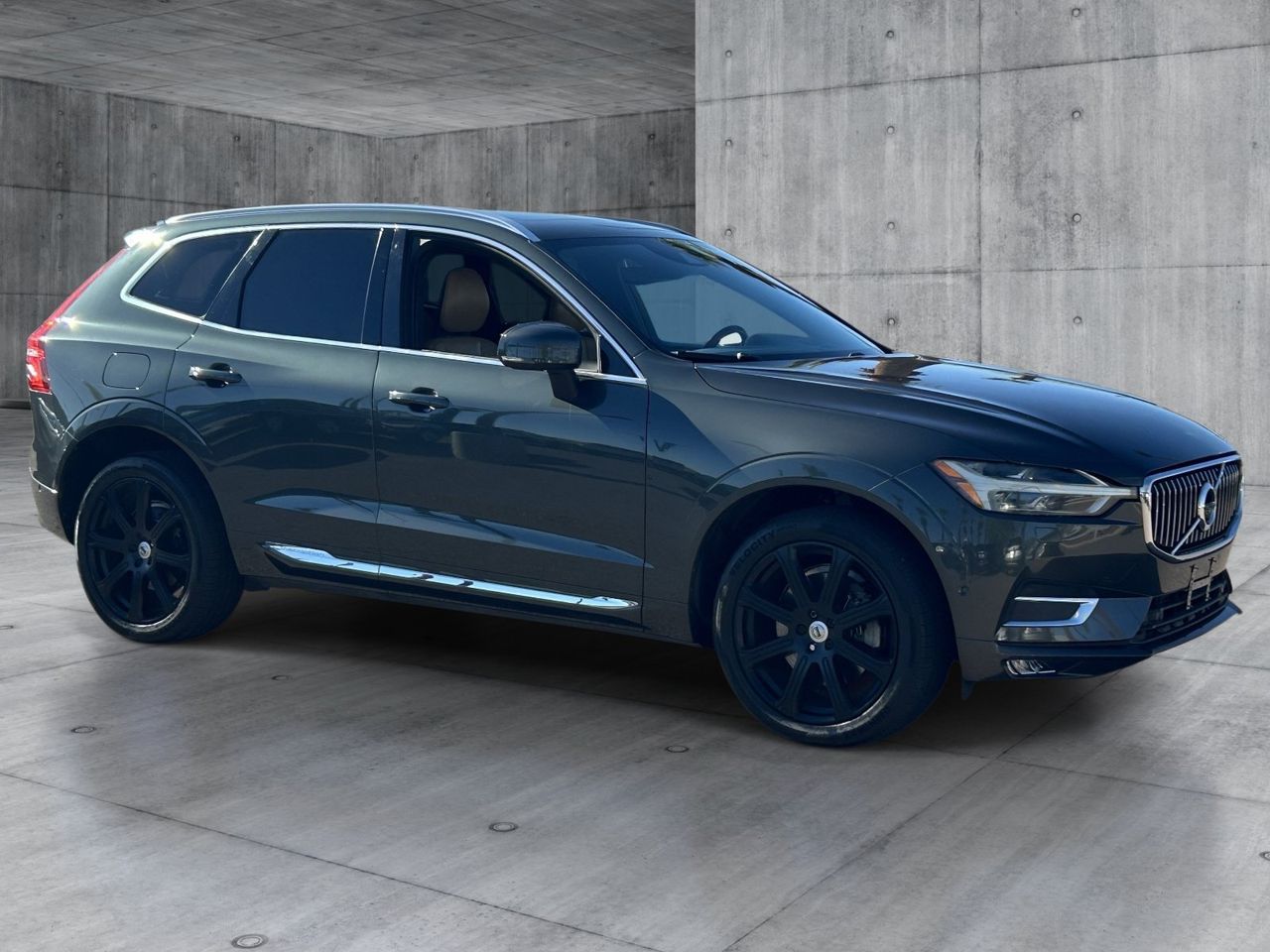 Used 2018 Pine Gray Metallic Volvo T6 Inscription image 7