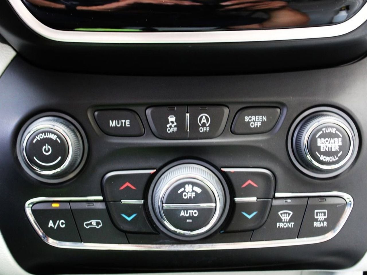 Used 2020 Bright White Clearcoat Jeep Limited image 20