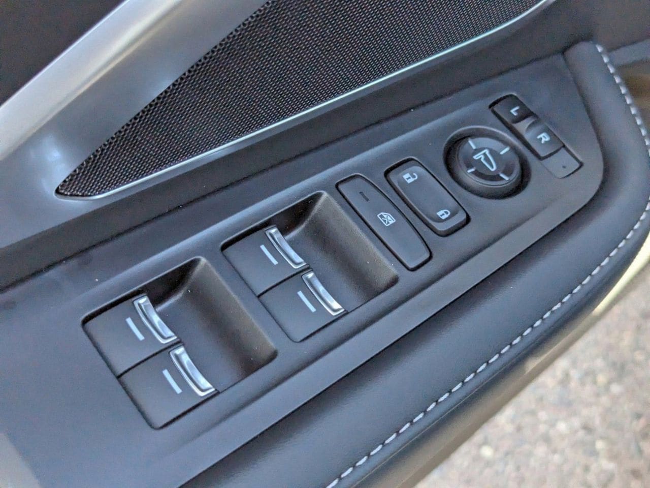 New 2026 Platinum White Pearl Acura SH-AWD image 17