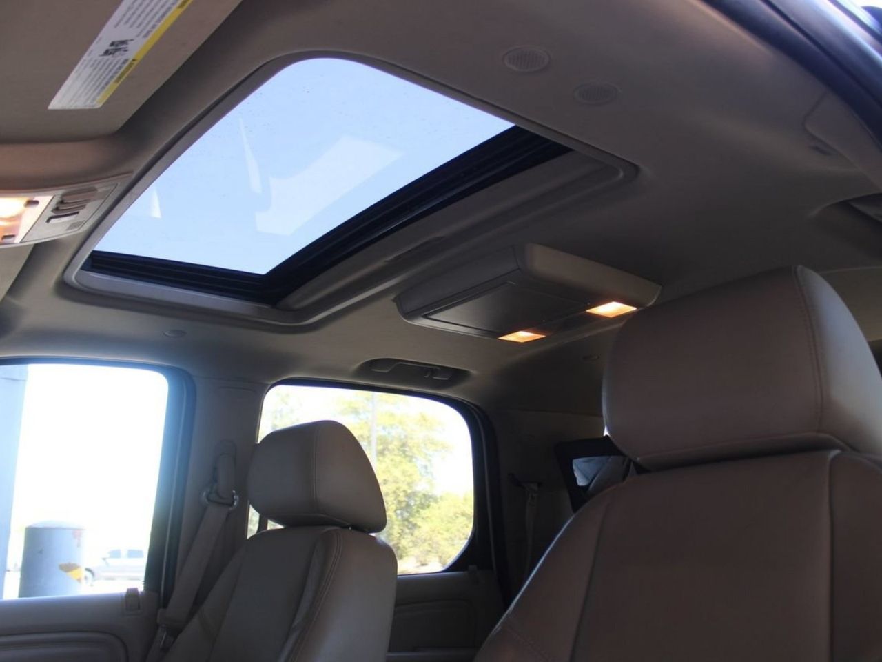 Used 2013 White Diamond Tricoat CADILLAC Premium image 25