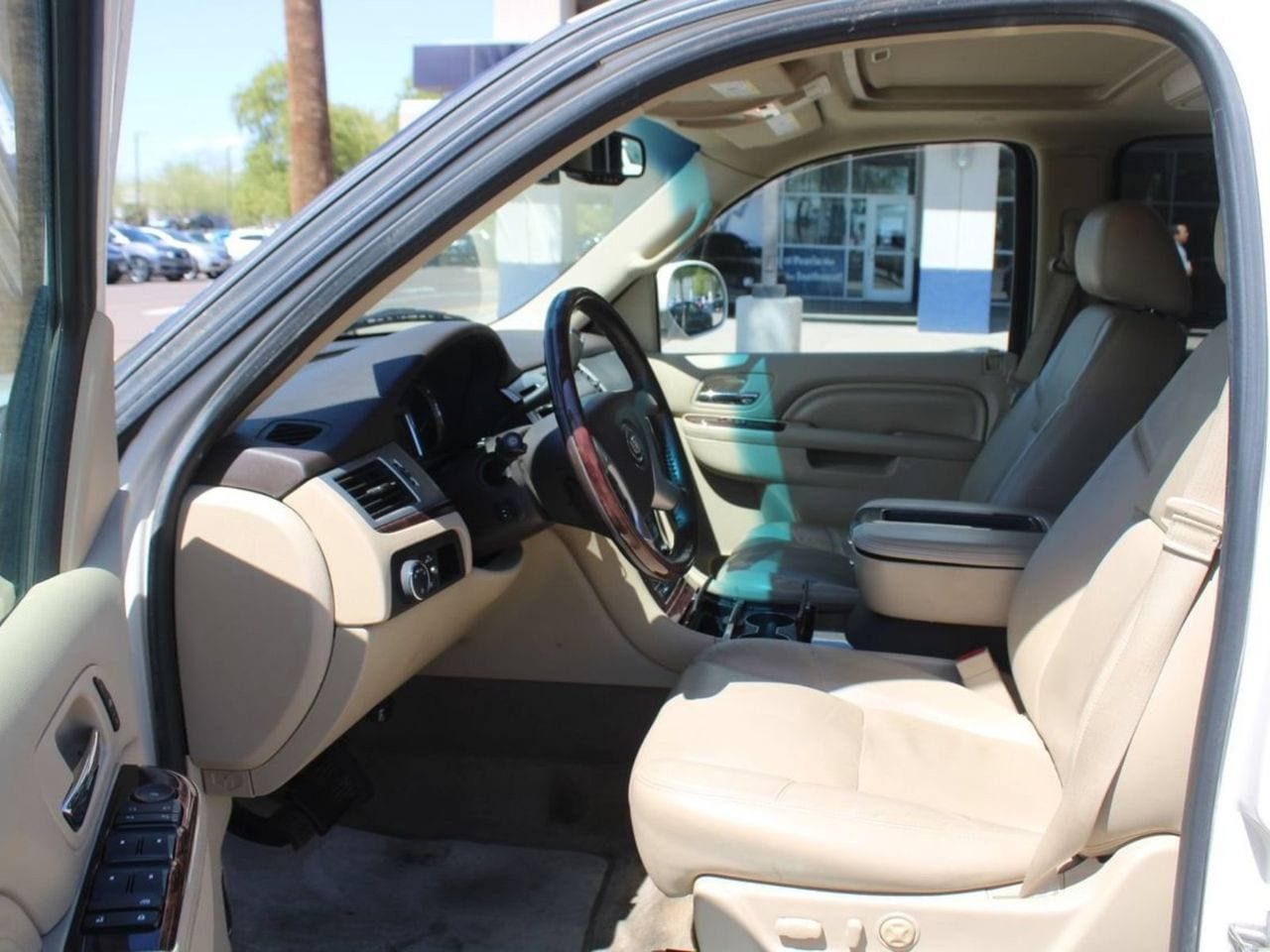 Used 2013 White Diamond Tricoat CADILLAC Premium image 9