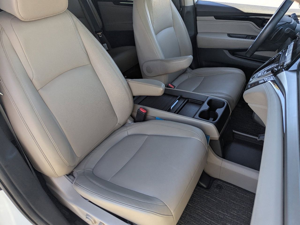 Used 2023 Platinum White Pearl Honda Touring image 12