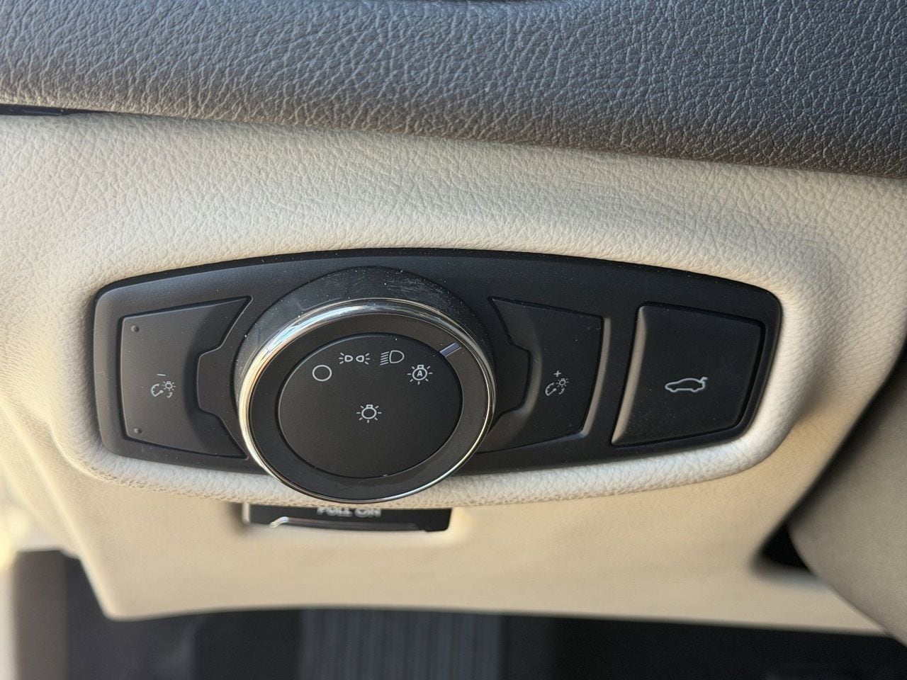 Used 2020 White Platinum Metallic Tri-Coat Lincoln Reserve image 32