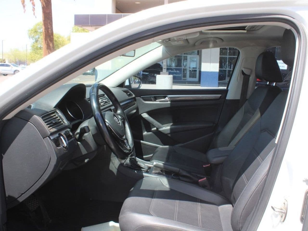 Used 2018 Pure White Volkswagen 2.0T SE image 13