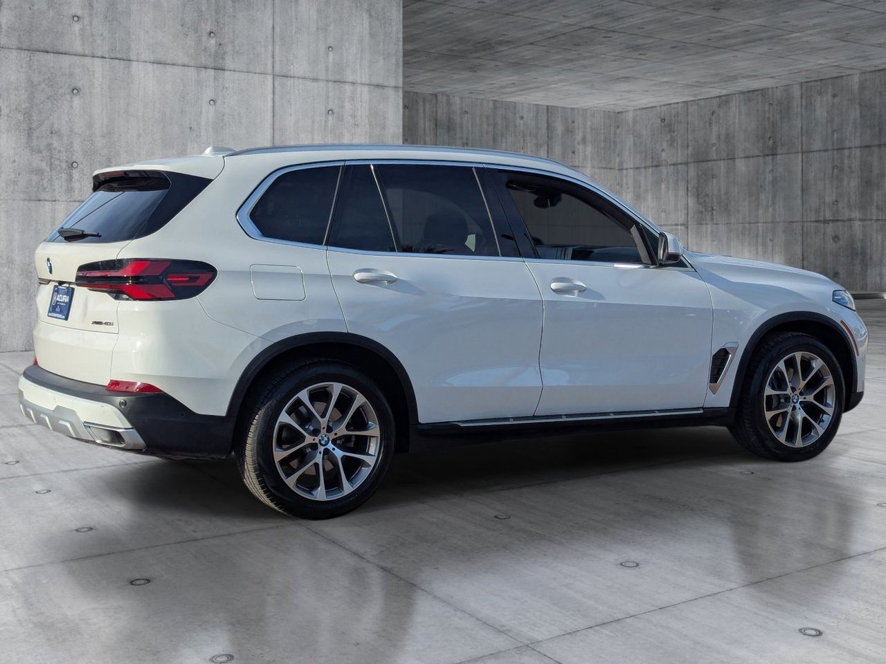 Used 2026 Alpine White BMW xDrive40i image 5