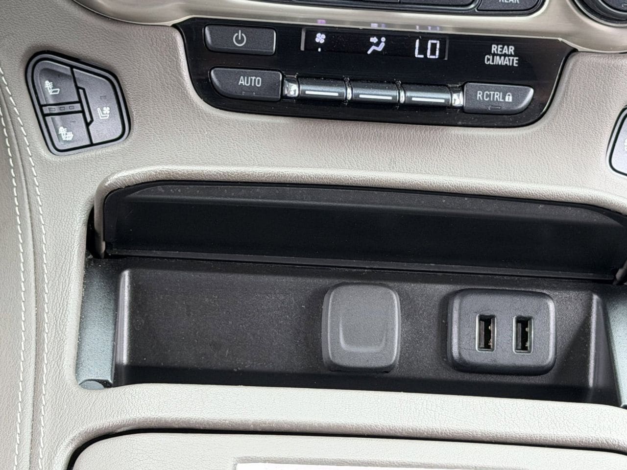 Used 2019 White Frost Tricoat GMC Denali image 23