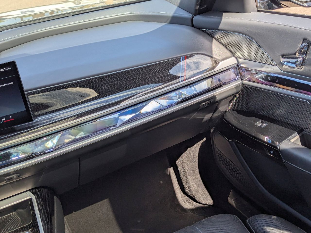 Used 2024 Black Sapphire Metallic BMW 740i image 18