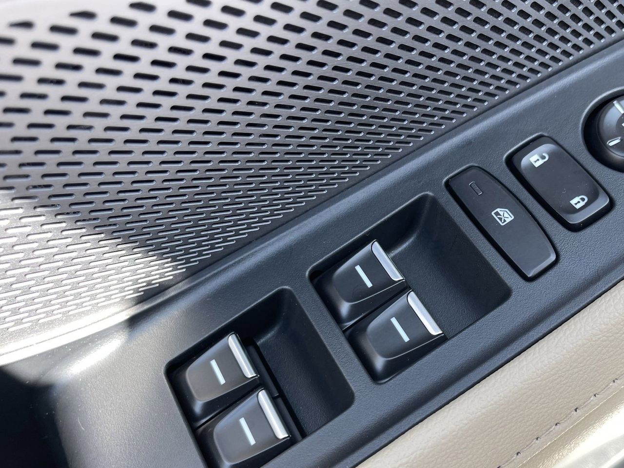 New 2026 Platinum White Pearl Acura FWD image 25