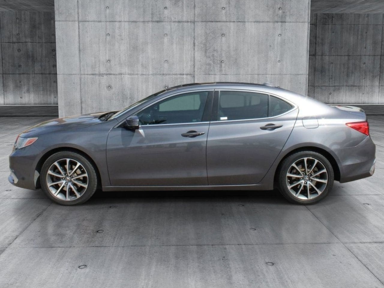 Used 2019 Modern Steel Metallic Acura 3.5L V6 image 2