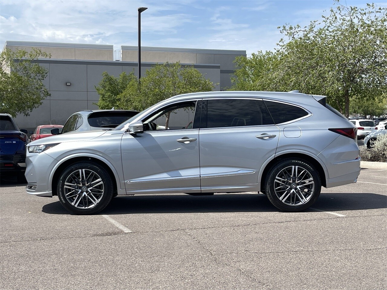 2026 Acura MDX SH-AWD Advance photo 3