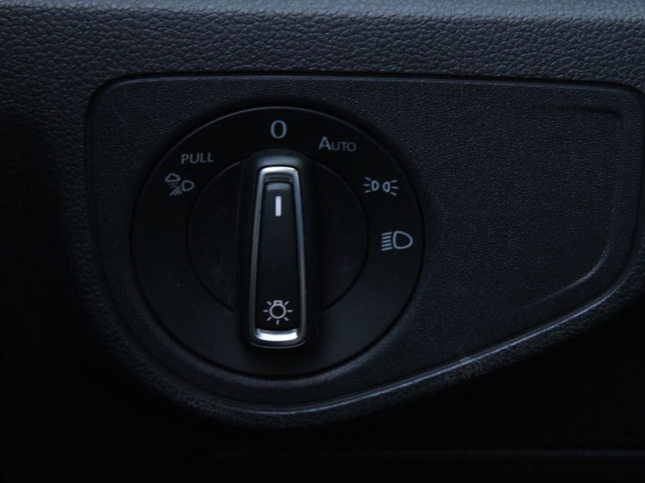 Used 2021 Deep Black Pearl Volkswagen 2.0T SE w/Technology image 22