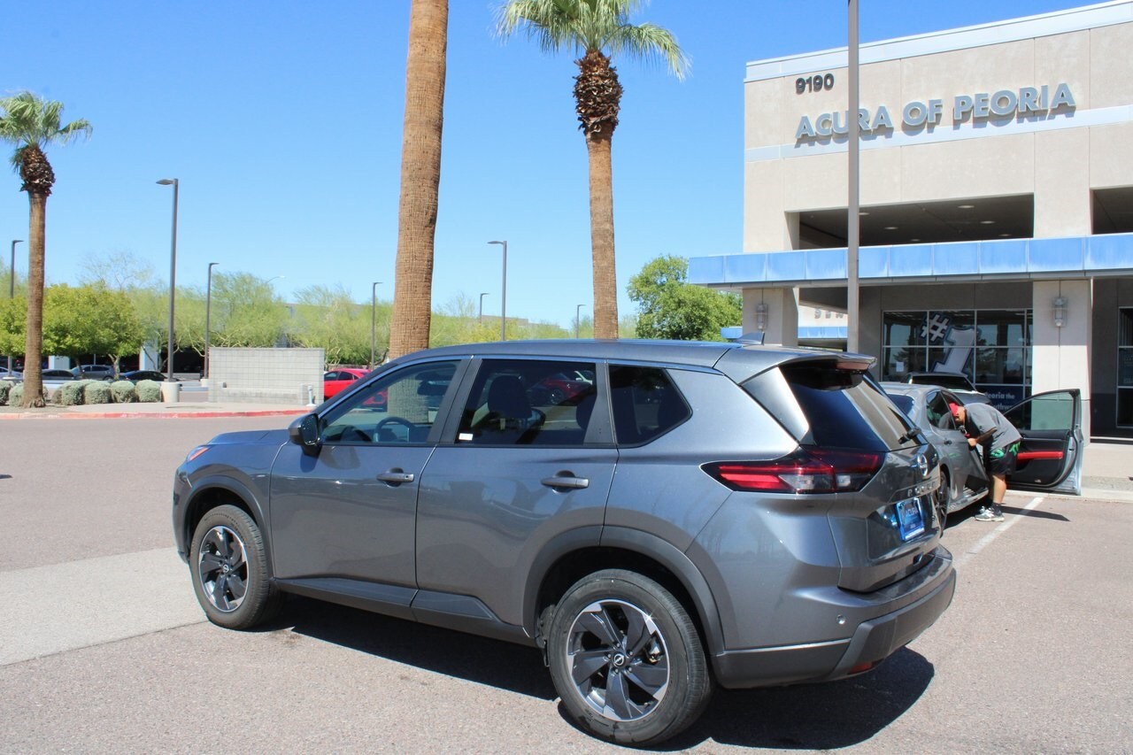 2024 Nissan Rogue SV photo 3