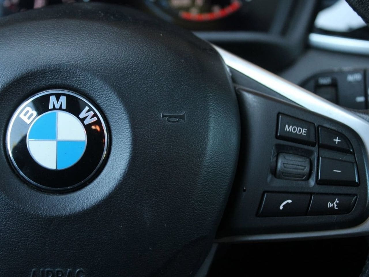 Used 2018 Alpine White BMW sDrive28i image 29