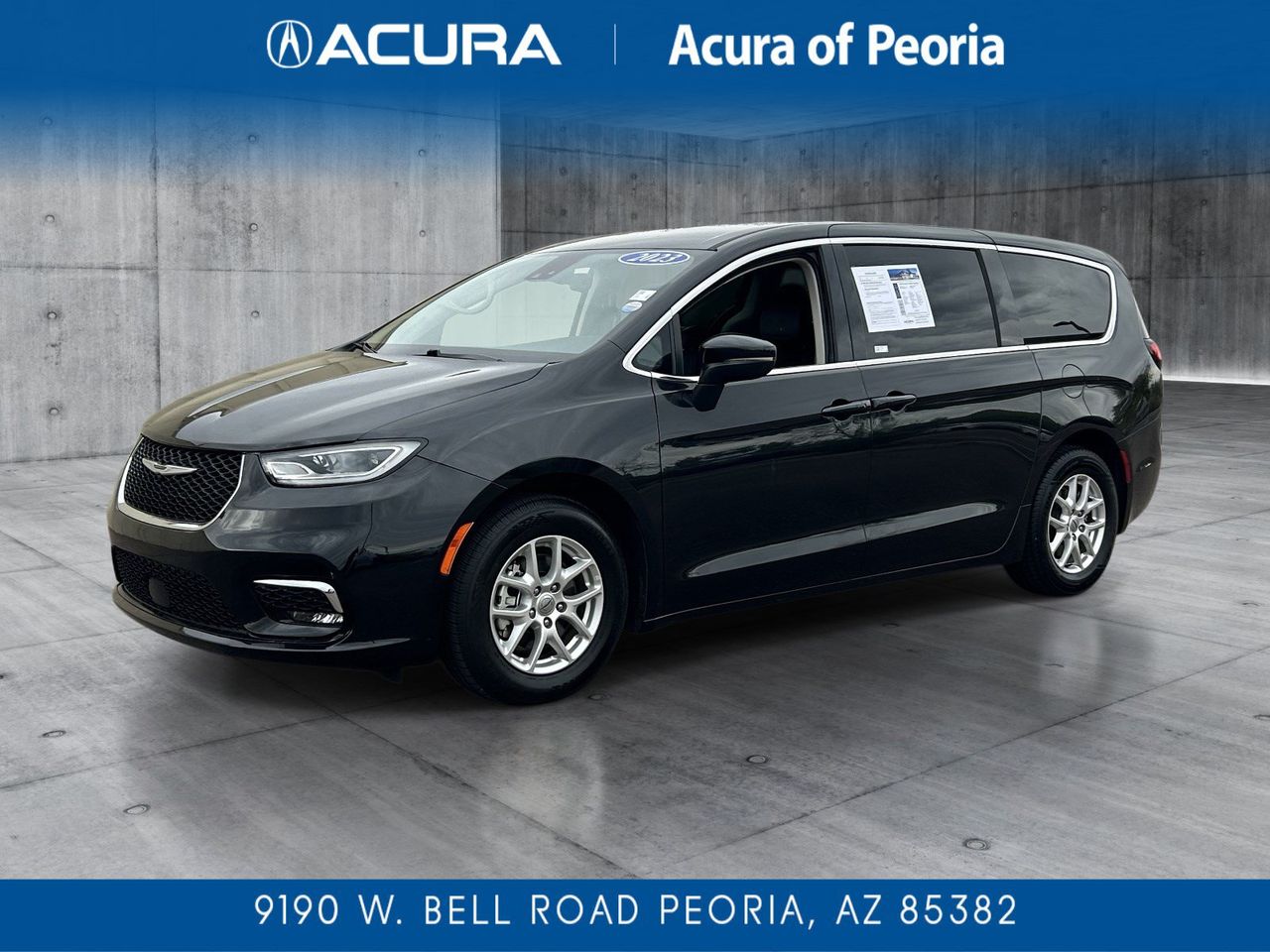 2023 Chrysler Pacifica Touring L's photo