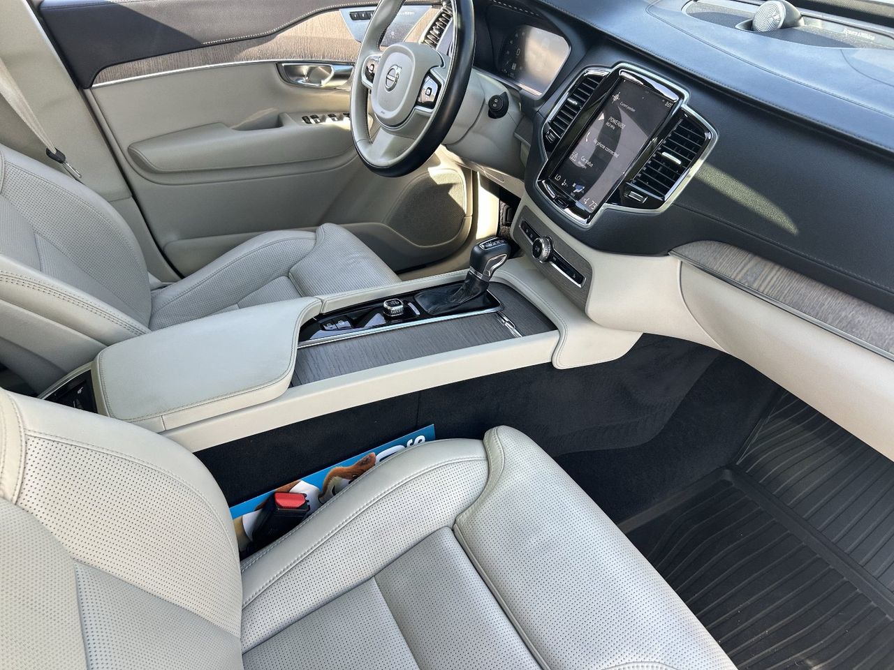 Used 2022 Denim Blue Metallic Volvo T6 Inscription image 14