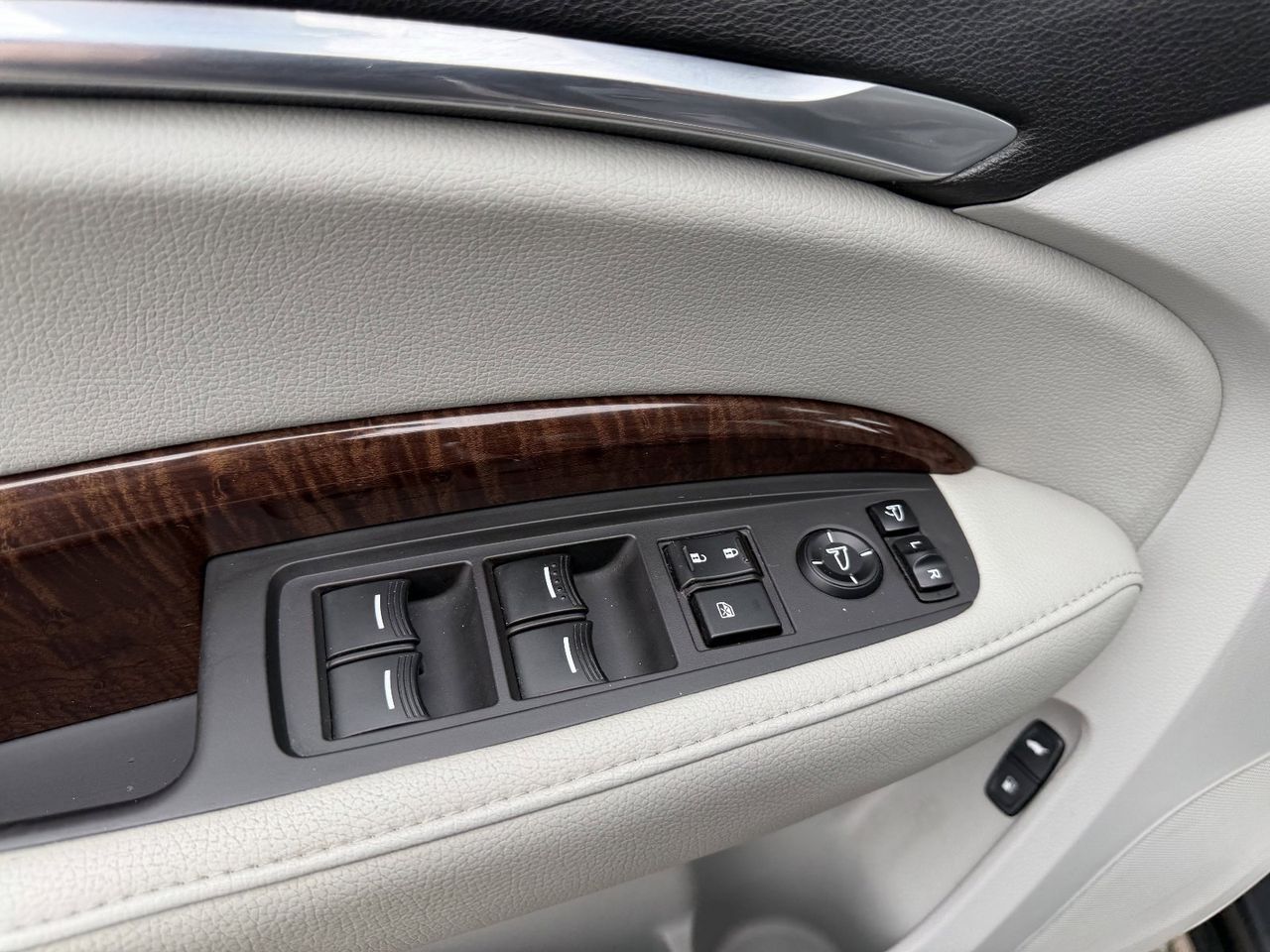 Used 2017 Lunar Silver Metallic Acura 3.5L w/Technology Package image 32