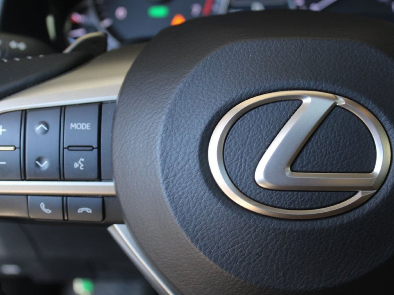 Used 2021 Eminent White Pearl Lexus 450h image 36