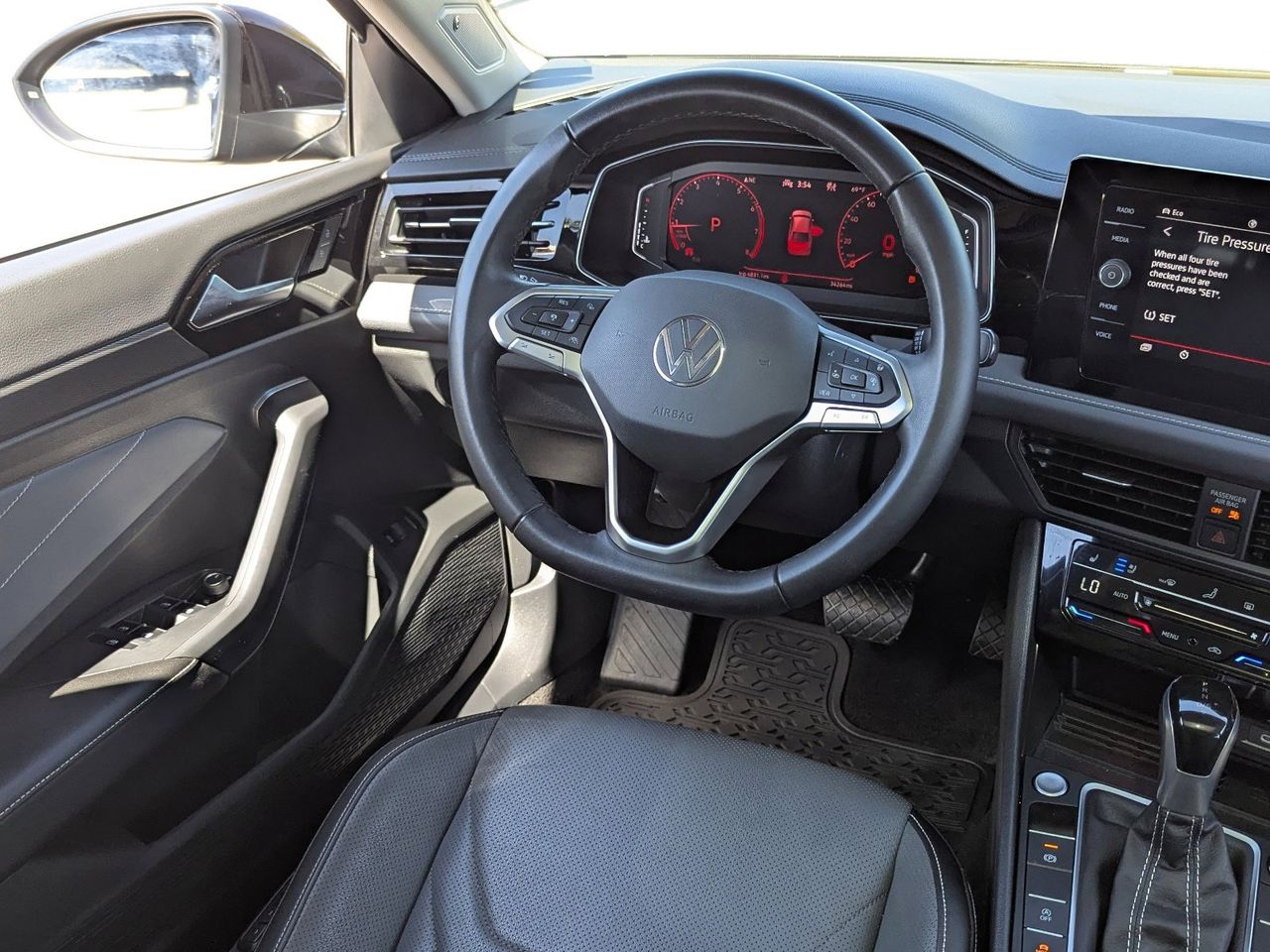 Used 2025 Deep Black Pearl Volkswagen 1.5T SEL image 16