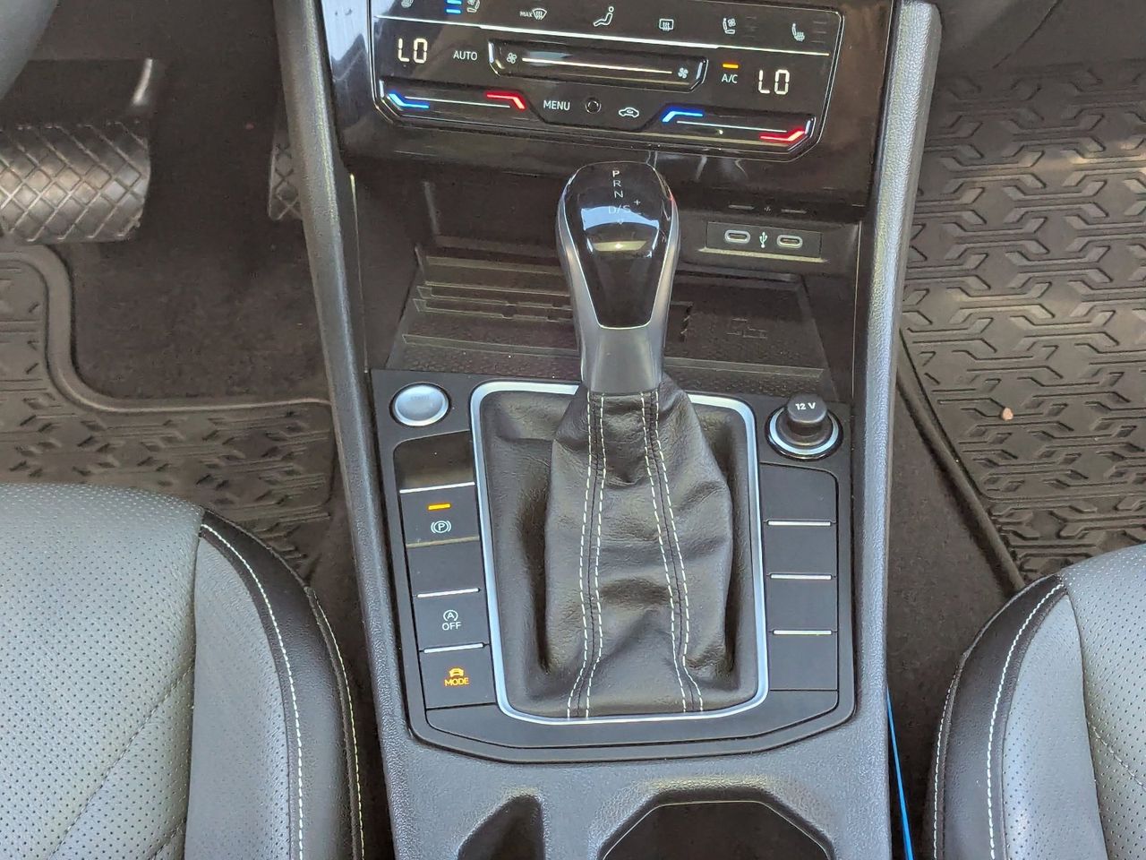 Used 2025 Deep Black Pearl Volkswagen 1.5T SEL image 21