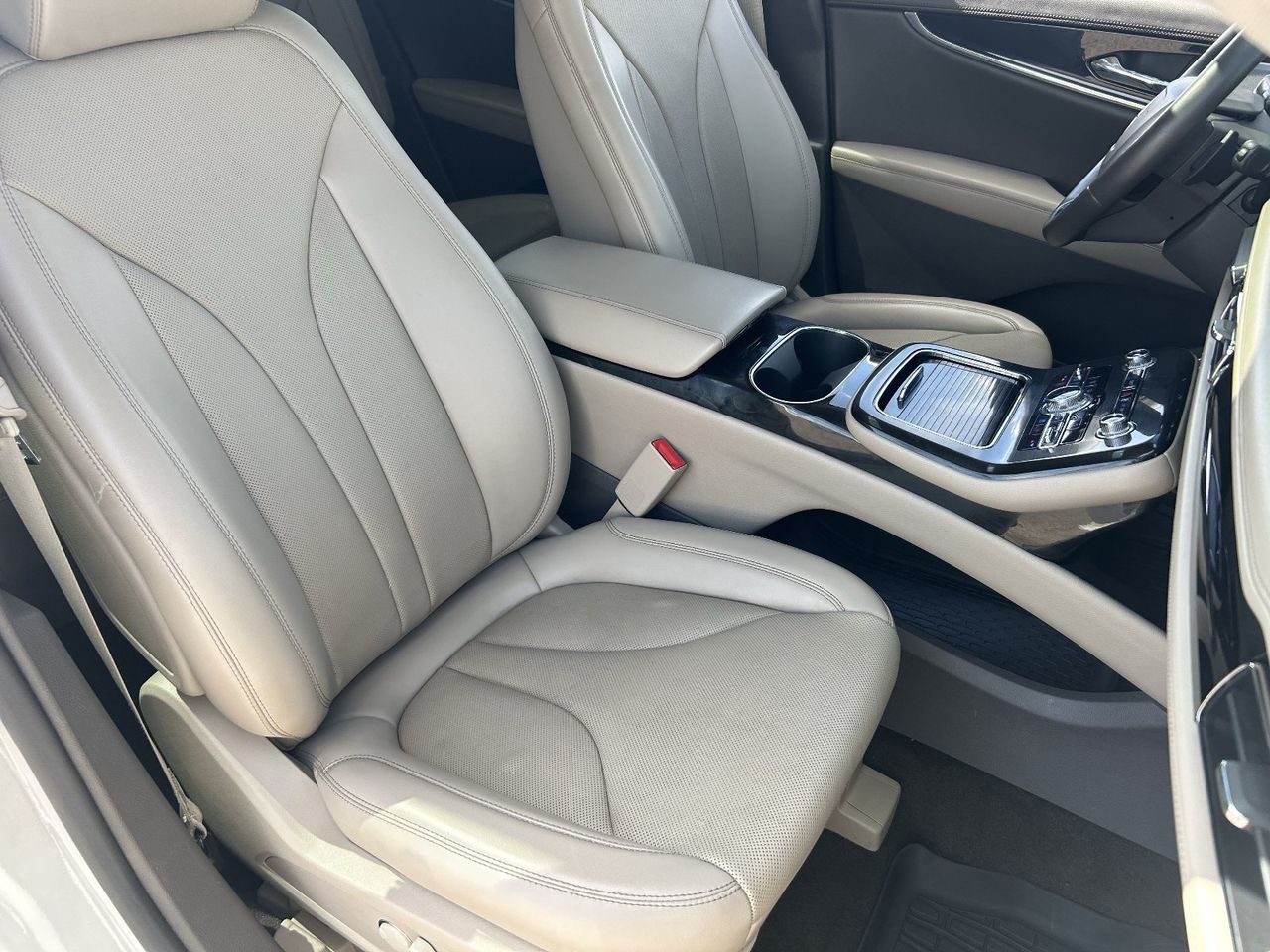 Used 2022 Ceramic Pearl Metallic Tinted Clearcoat Lincoln Reserve image 12