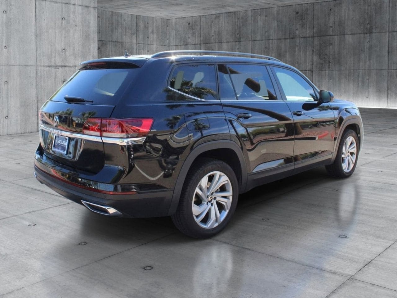 Used 2021 Deep Black Pearl Volkswagen 2.0T SE w/Technology image 5