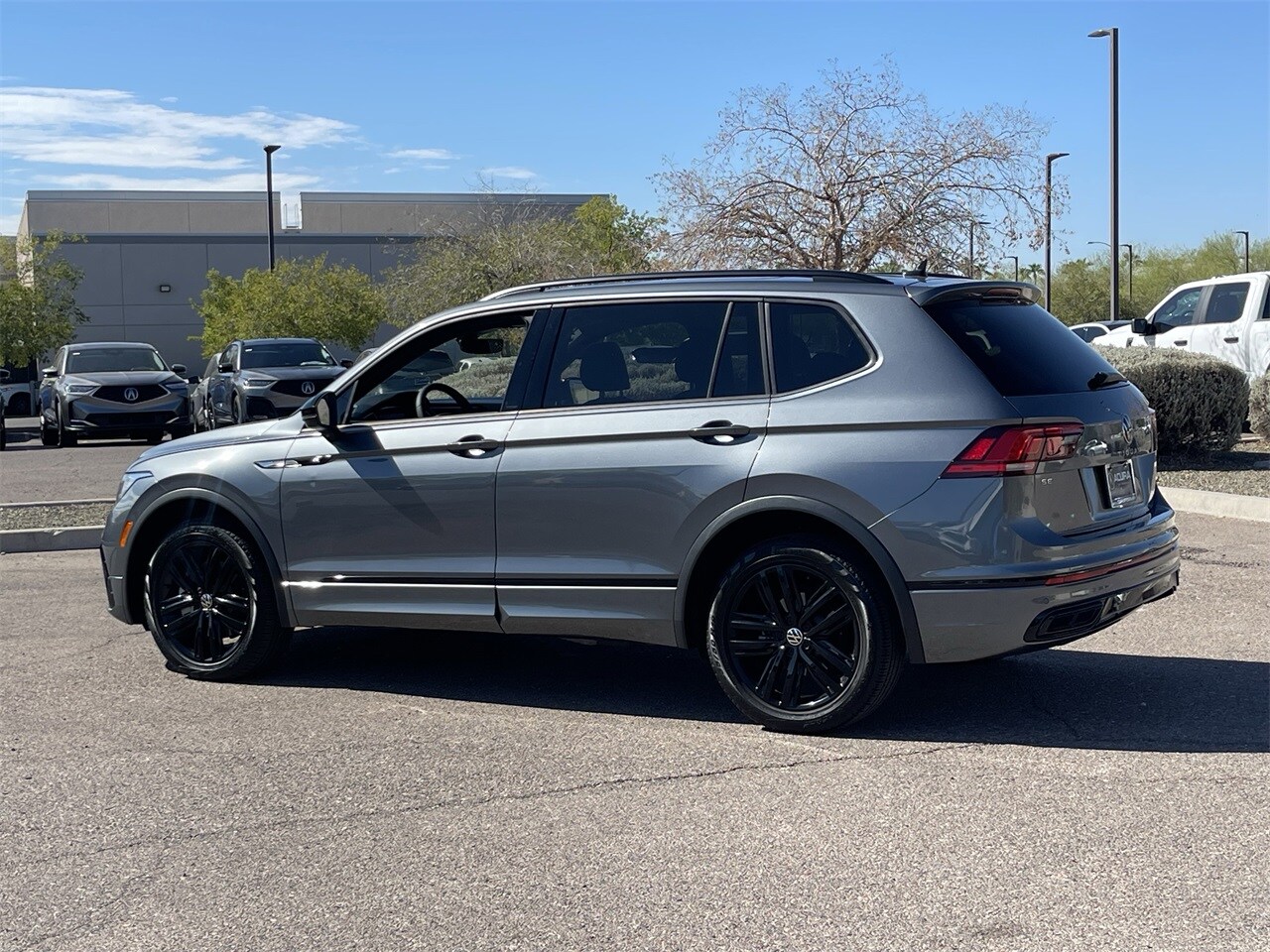 2022 Volkswagen Tiguan SE R-Line Black photo 3