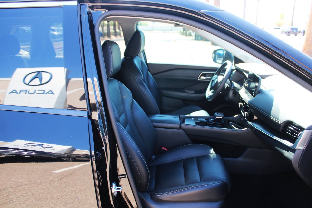 Used 2021 Super Black Nissan SL image 15