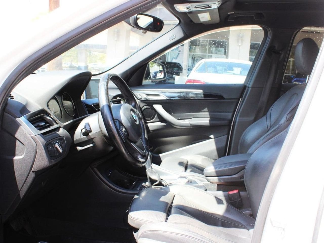 Used 2018 Alpine White BMW sDrive28i image 11