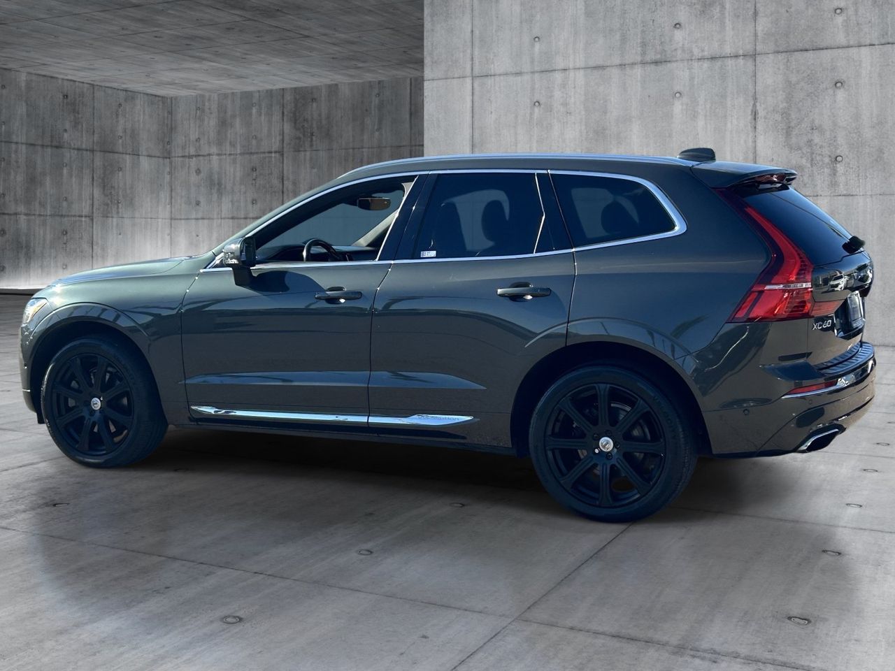 Used 2018 Pine Gray Metallic Volvo T6 Inscription image 3
