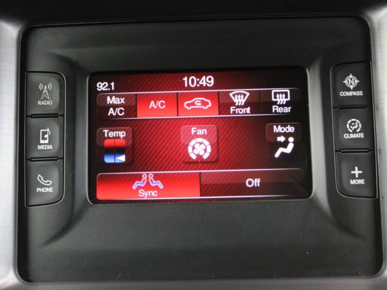 Used 2016 Bright White Clearcoat Dodge SE image 19