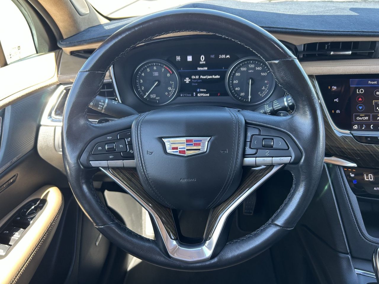 Used 2021 Crystal White Tricoat CADILLAC Premium Luxury image 26