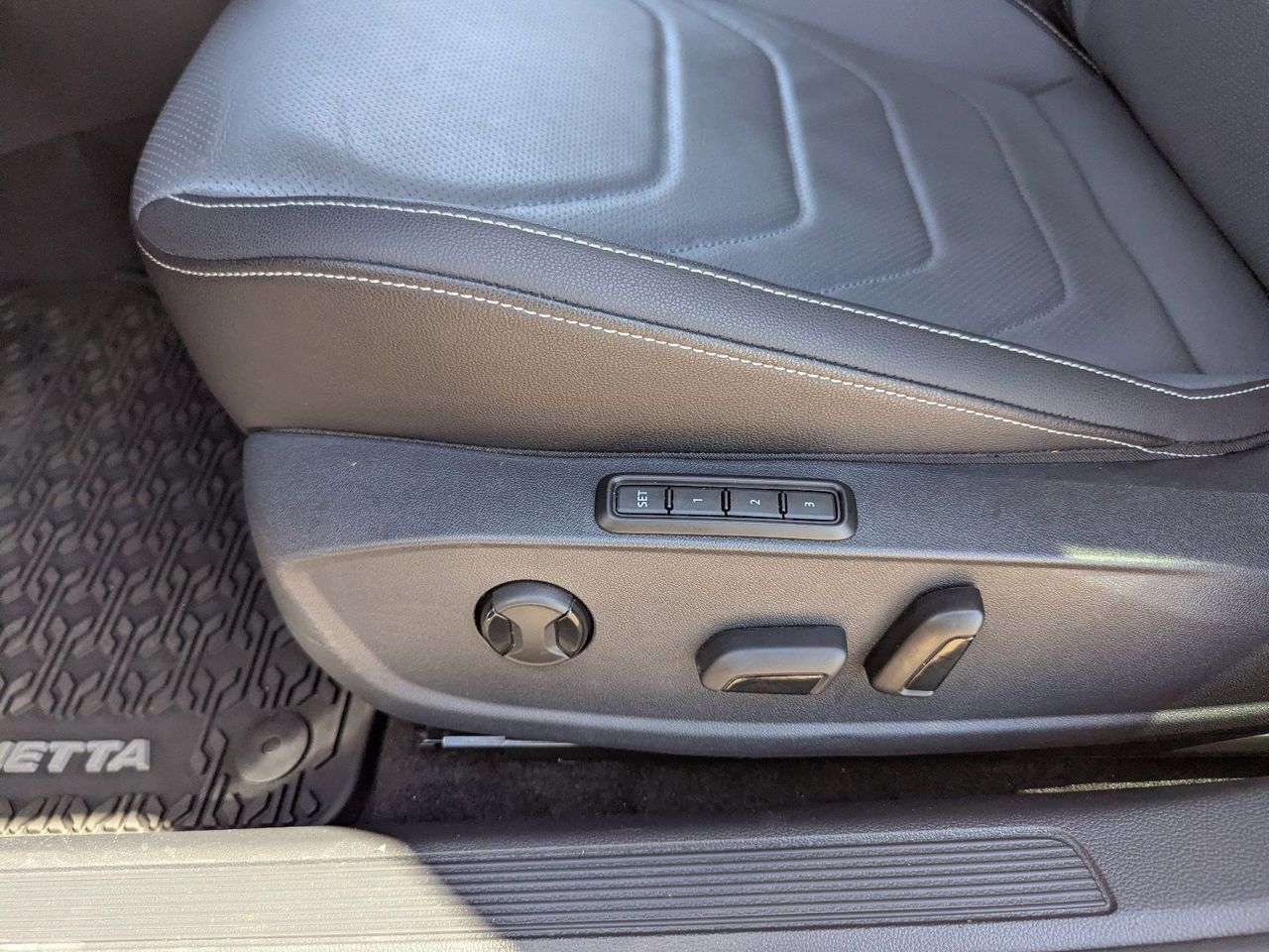 Used 2025 Deep Black Pearl Volkswagen 1.5T SEL image 28